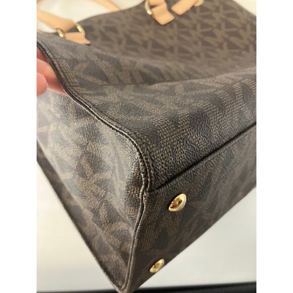 MCHAEL KORS, BROWN, TAN SIGNATURE PVC LETATHER SHOULDER BAG - Picture 14 of 16